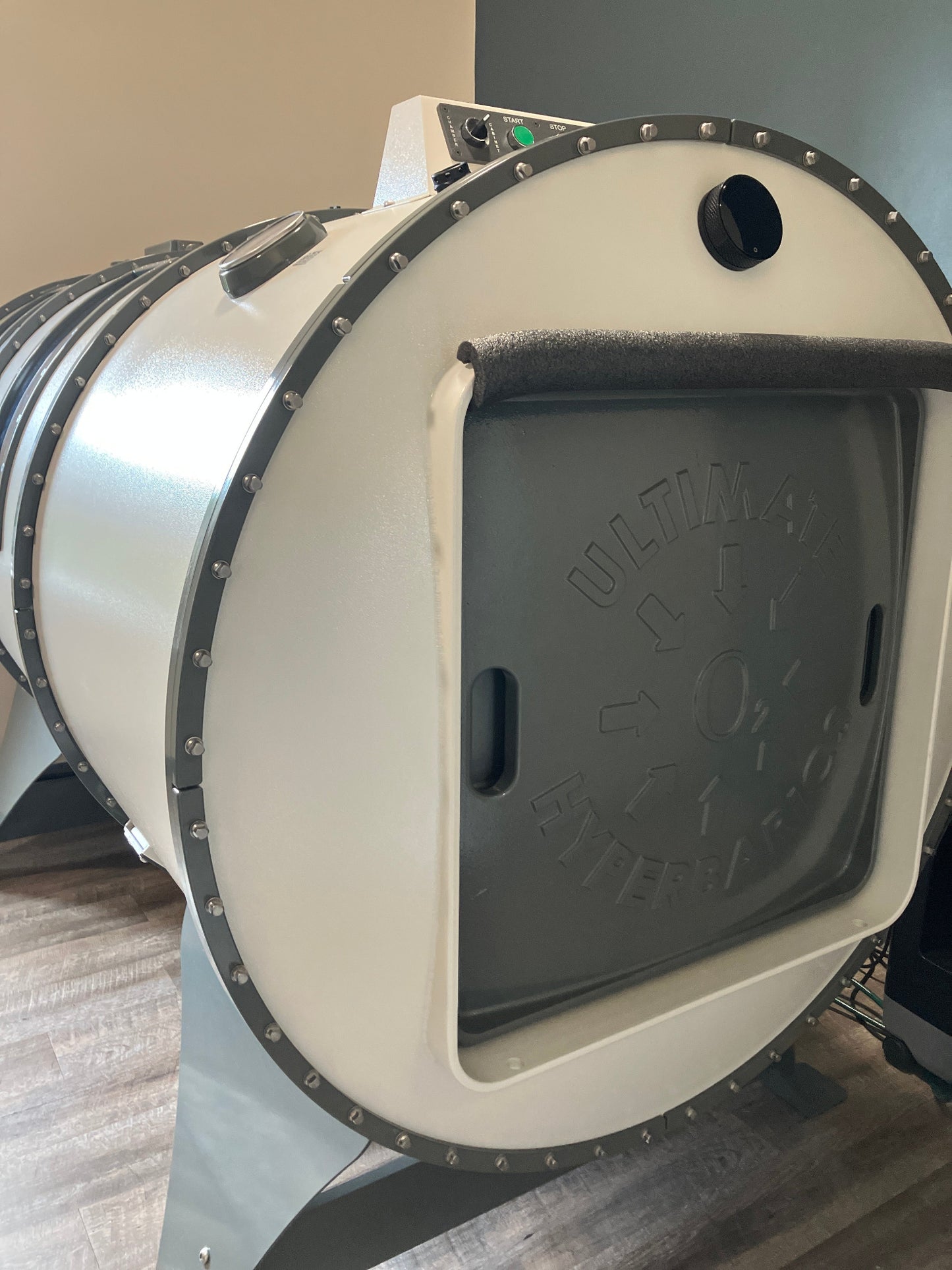 Atlas42 hyperbaric door