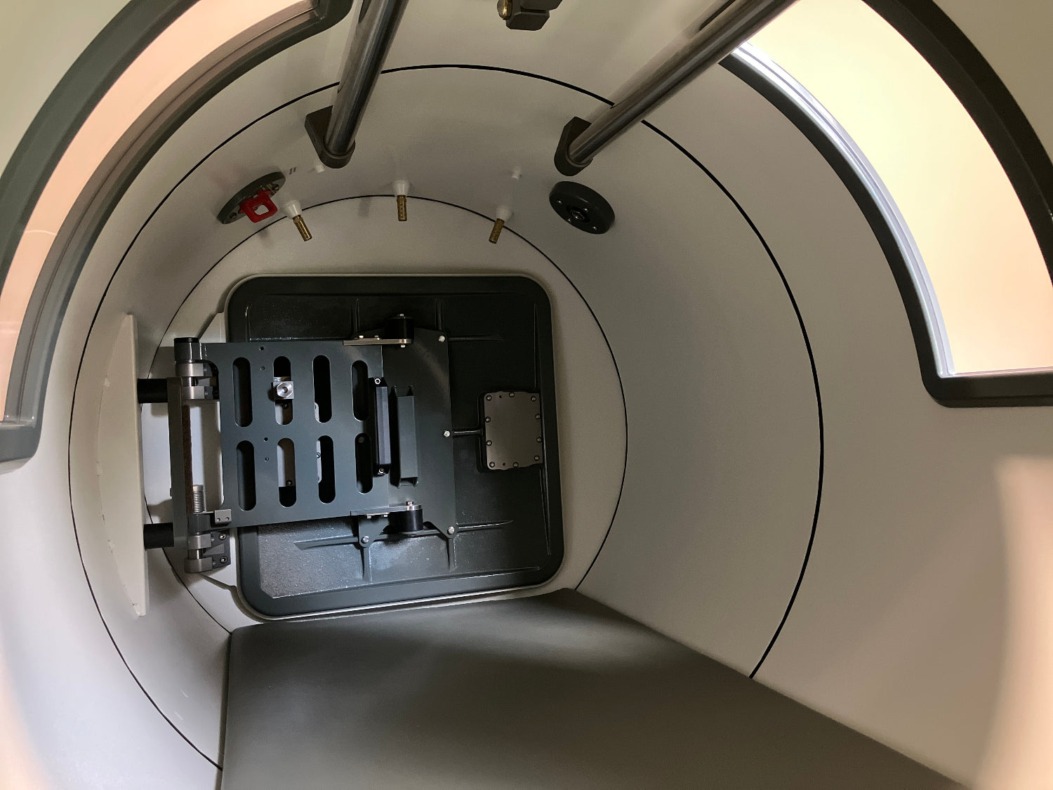 Atlas42 hyperbaric inside