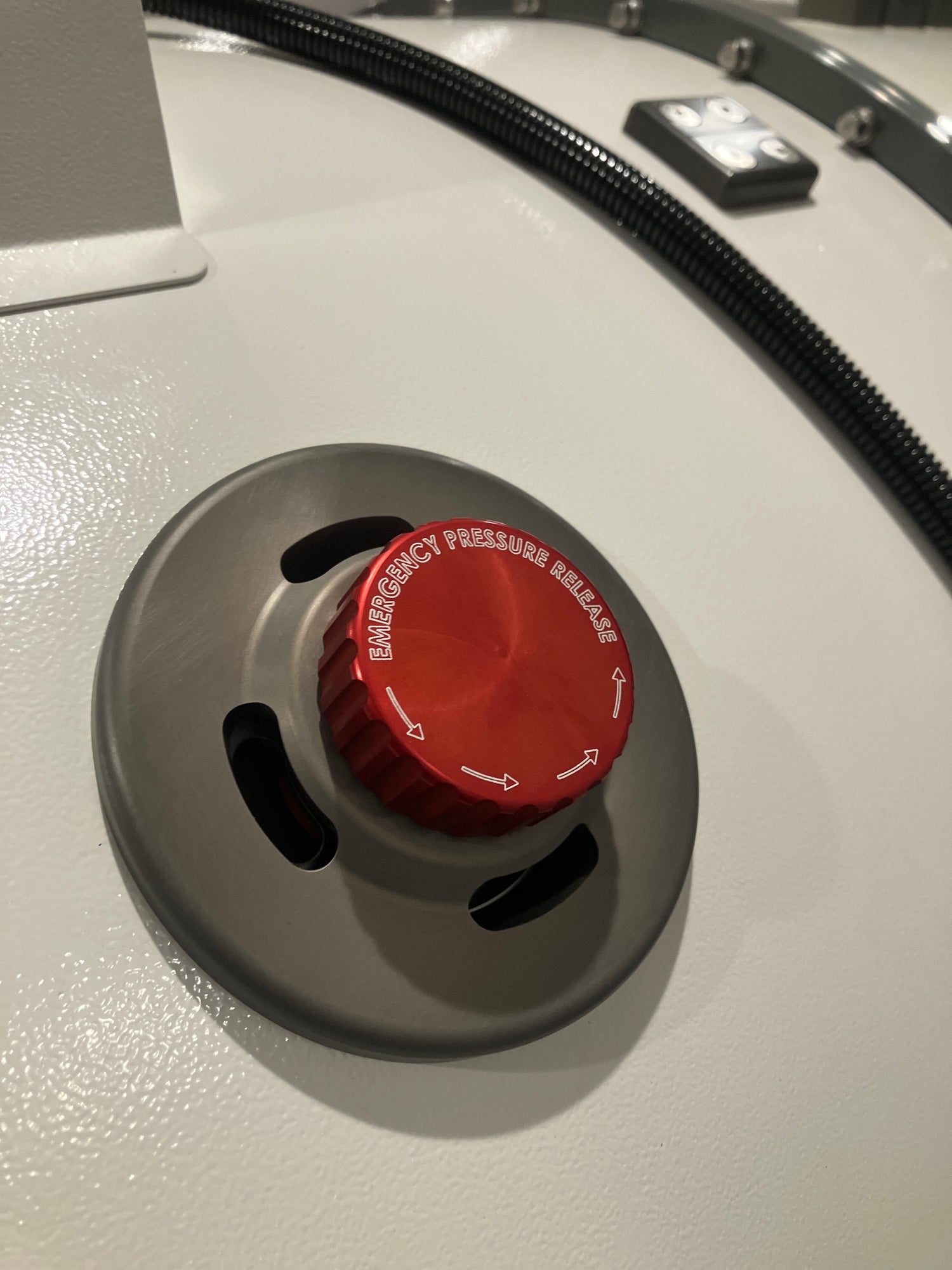 42" hyperbaric chamber